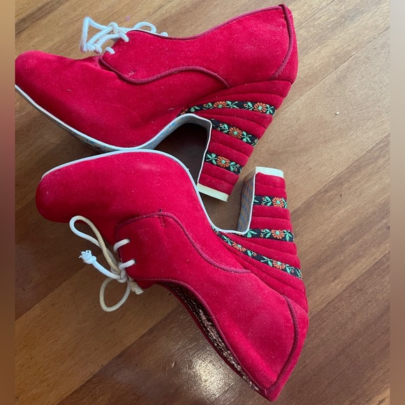 Irregular Choice cute red Velvet pumps - Picture 7 of 7